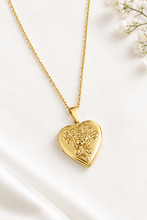 Load image into Gallery viewer, Roses Heart Locket