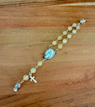 Load image into Gallery viewer, Honey Jade Open Bracelet