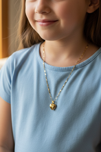Load image into Gallery viewer, Small Heart Locket