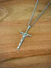 Load image into Gallery viewer, Crucifix With Hammered Posts